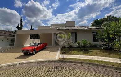 Imagem: A casa em condomínio possui 3 Dormitórios, 4 Banheiros, 3