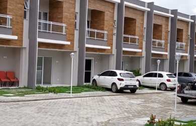 Imagem: A casa possui 3 Dormitórios, 3 Banheiros, 2 Vagas na garagem