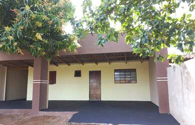 Imagem: A casa possui 3 Dormitórios, 1 Banheiro, 1 Vaga na garagem