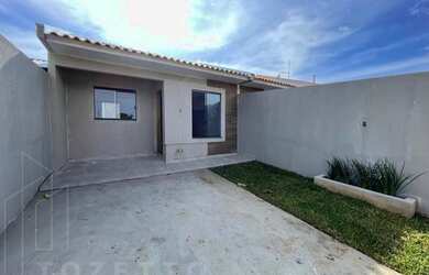 Imagem: A casa possui 2 Dormitórios, 1 Banheiro, 1 Vaga na garagem