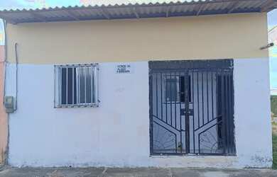 Imagem: A casa possui 3 Dormitórios, 3 Banheiros, 2 Vagas na garagem