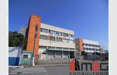 Imagem: O depósito possui 5 Vagas na garagem, 4.555m² de Área e