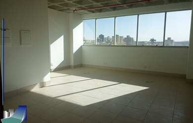 Imagem: O depósito possui 1 Vaga na garagem, 42m² de Área e está