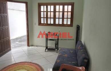 Imagem: A casa possui 2 Dormitórios, 1 Banheiro, 1 Vaga na garagem