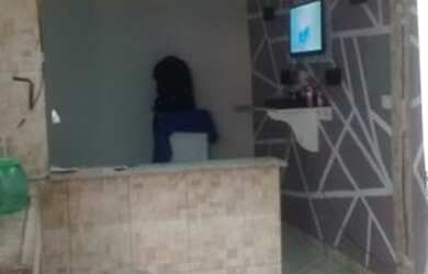 Imagem: A casa possui 2 Dormitórios e 1 Banheiro e está localizado