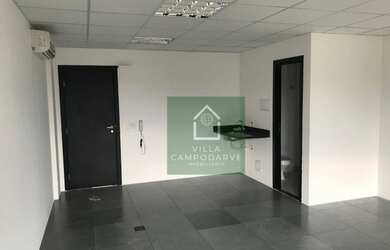 Imagem: O depósito possui 1 Vaga na garagem, 37m² de Área e está