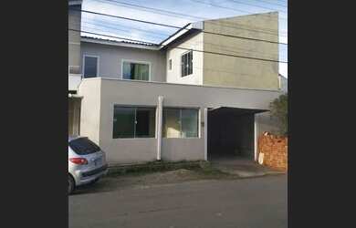 Imagem: A casa possui 2 Dormitórios, 2 Banheiros e 1 Vaga na garagem