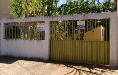 Imagem: A casa possui 2 Dormitórios, 1 Banheiro, 3 Vagas na garagem