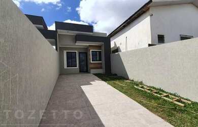 Imagem: A casa possui 2 Dormitórios, 1 Banheiro, 2 Vagas na garagem