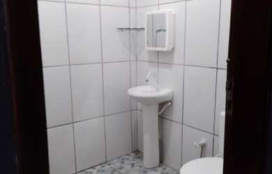 Imagem: A casa possui 2 Dormitórios, 2 Banheiros e está localizado