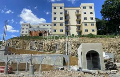 Imagem: O apartamento possui 2 Dormitórios, 1 Banheiro, 1 Vaga na garagem