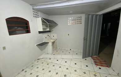 Imagem: A casa possui 1 Dormitório e 1 Banheiro e está localizado