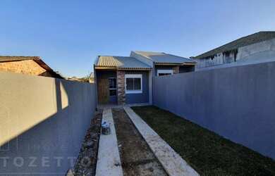 Imagem: A casa possui 2 Dormitórios, 1 Banheiro, 1 Vaga na garagem