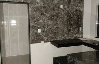 Imagem: O apartamento possui 3 Dormitórios, 1 Banheiro, 1 Vaga na garagem