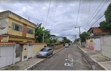 Imagem: A casa possui 4 Dormitórios, 2 Banheiros, 1 Vaga na garagem