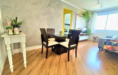 Imagem: O apartamento possui 2 Dormitórios, 1 Banheiro, 1 Vaga na garagem