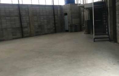 Imagem: O depósito possui 2 Vagas na garagem, 280m² de Área e está