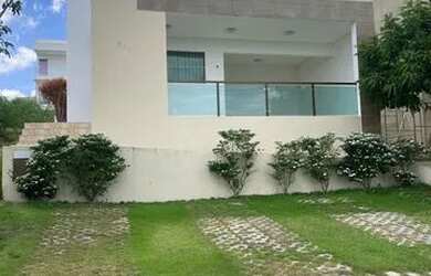 Imagem: A casa possui 4 Dormitórios, 4 Vagas na garagem e está localizado