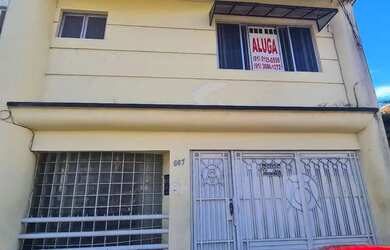 Imagem: A casa possui 3 Dormitórios, 4 Banheiros, 1 Vaga na garagem