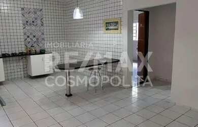 Imagem: A casa possui 3 Dormitórios, 1 Banheiro, 3 Vagas na garagem