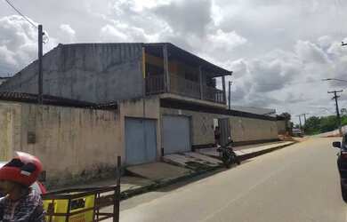 Imagem: A casa possui 3 Dormitórios, 3 Banheiros, 3 Vagas na garagem