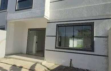 Imagem: A casa possui 3 Dormitórios, 1 Banheiro, 2 Vagas na garagem