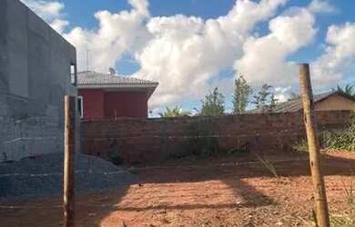 Imagem: O terreno possui 256m² de Área e está localizado em Malícia