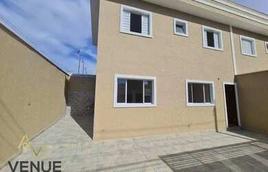 Imagem: A casa possui 2 Dormitórios, 2 Banheiros, 2 Vagas na garagem