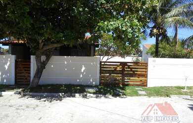 Imagem: A casa possui 2 Dormitórios, 1 Banheiro, 2 Vagas na garagem