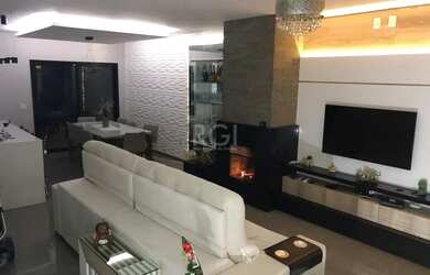 Imagem: A casa possui 3 Dormitórios, 3 Banheiros, 2 Vagas na garagem