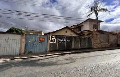 Imagem: A casa possui 2 Dormitórios, 1 Banheiro, 3 Vagas na garagem