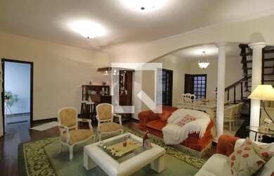 Imagem: A casa possui 3 Dormitórios, 3 Banheiros, 3 Vagas na garagem