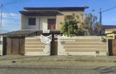 Imagem: A casa possui 5 Dormitórios, 1 Banheiro, 1 Vaga na garagem