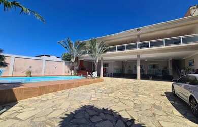 Imagem: A casa em condomínio possui 4 Dormitórios, 5 Banheiros, 5