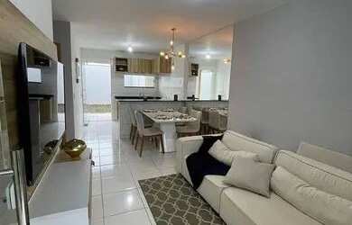 Imagem: A casa possui 3 Dormitórios, 2 Banheiros, 2 Vagas na garagem