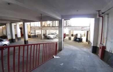 Imagem: O depósito possui 5 Vagas na garagem, 1.800m² de Área e