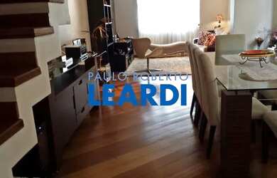 Imagem: A casa possui 4 Dormitórios, 4 Banheiros, 5 Vagas na garagem