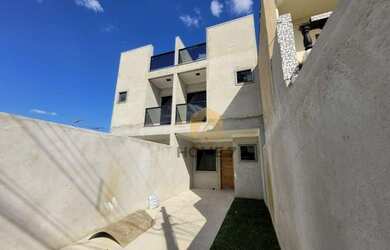 Imagem: A casa possui 3 Dormitórios, 2 Banheiros, 2 Vagas na garagem