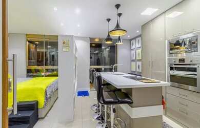 Imagem: O studio possui 1 Dormitório, 1 Banheiro, 1 Vaga na garagem