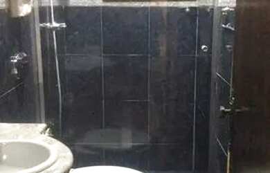 Imagem: A casa possui 5 Dormitórios, 3 Banheiros, 3 Vagas na garagem