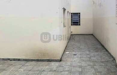 Imagem: A casa possui 3 Dormitórios, 2 Banheiros, 1 Vaga na garagem