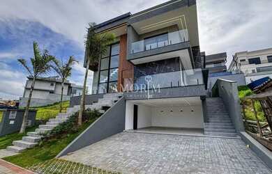 Imagem: A casa em condomínio possui 4 Dormitórios, 5 Banheiros, 4