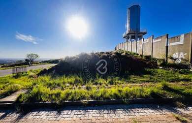 Imagem: O terreno possui 350m² de Área e está localizado em Vargas