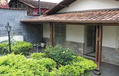 Imagem: A casa possui 3 Dormitórios, 1 Banheiro, 1 Vaga na garagem