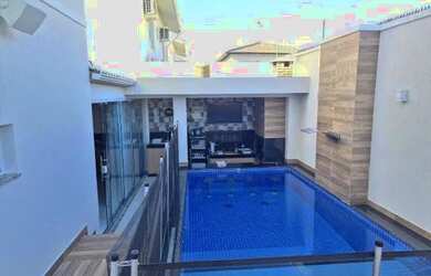 Imagem: A casa em condomínio possui 5 Dormitórios, 5 Banheiros, 2