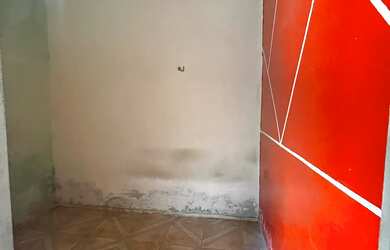 Imagem: A casa possui 2 Dormitórios, 1 Banheiro e 1 Vaga na garagem