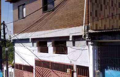 Imagem: A casa possui 5 Dormitórios, 4 Banheiros, 1 Vaga na garagem