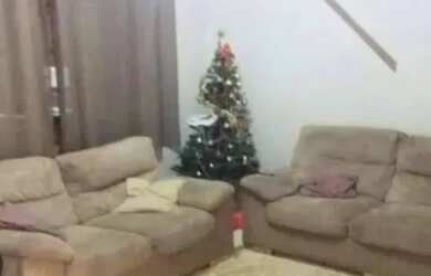 Imagem: A casa possui 3 Dormitórios, 2 Banheiros, 2 Vagas na garagem