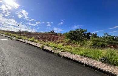 Imagem: O terreno possui 1.011m² de Área e está localizado em Jaboticatubas
