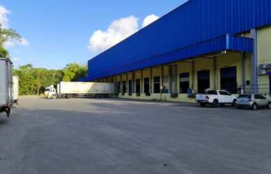 Imagem: O depósito possui 5 Vagas na garagem, 9.000m² de Área e